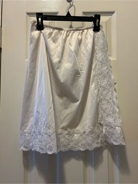 Ashley Taylor Vintage White Lace Trim Midi Half Slip